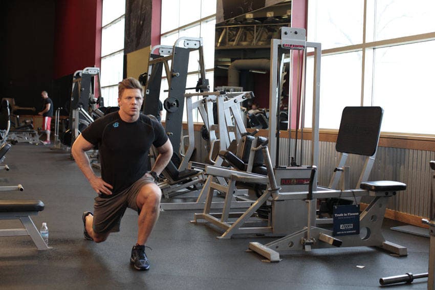 Bodyweight Walking Lunge step 2